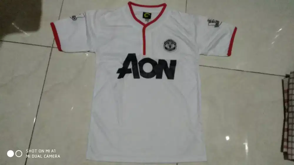 Baju olah raga ukuran S lingkar dada +/- 84cm