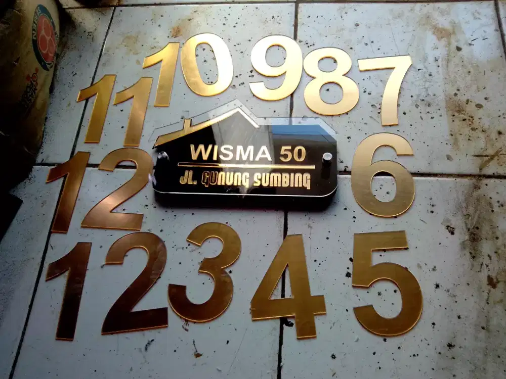Huruf nomor rumah akrilik