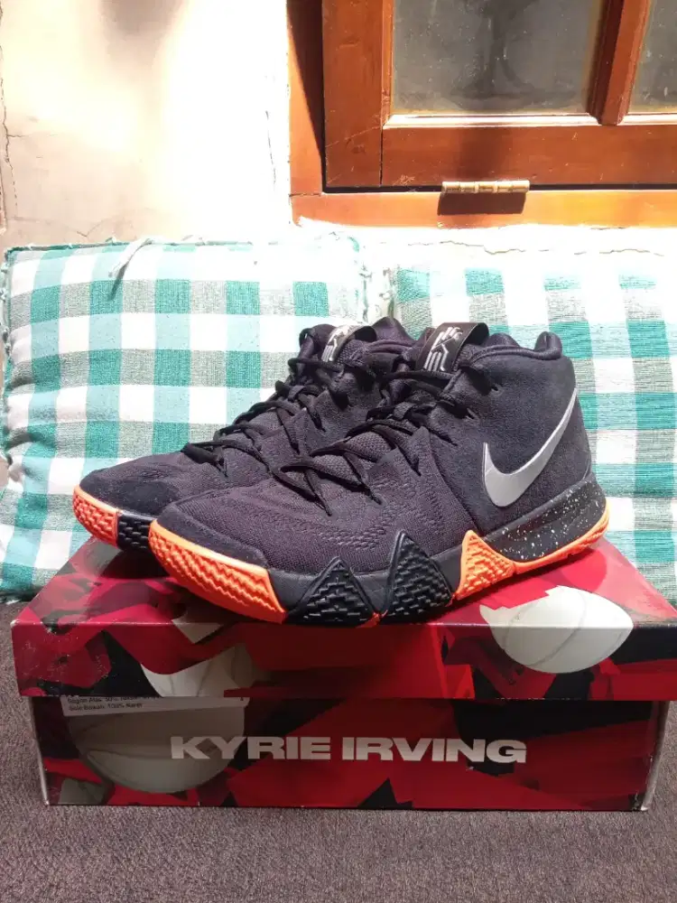 Sepatu on sale kyrie 4