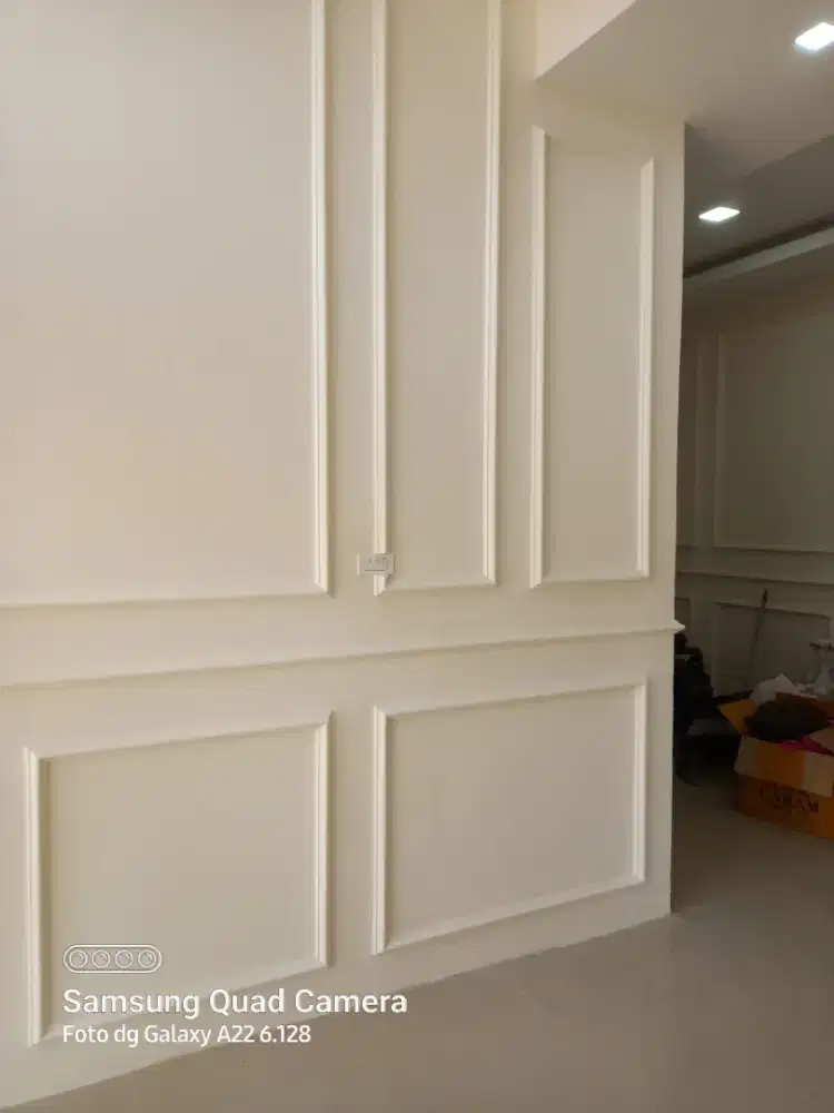 Molding kayu dan gypsum