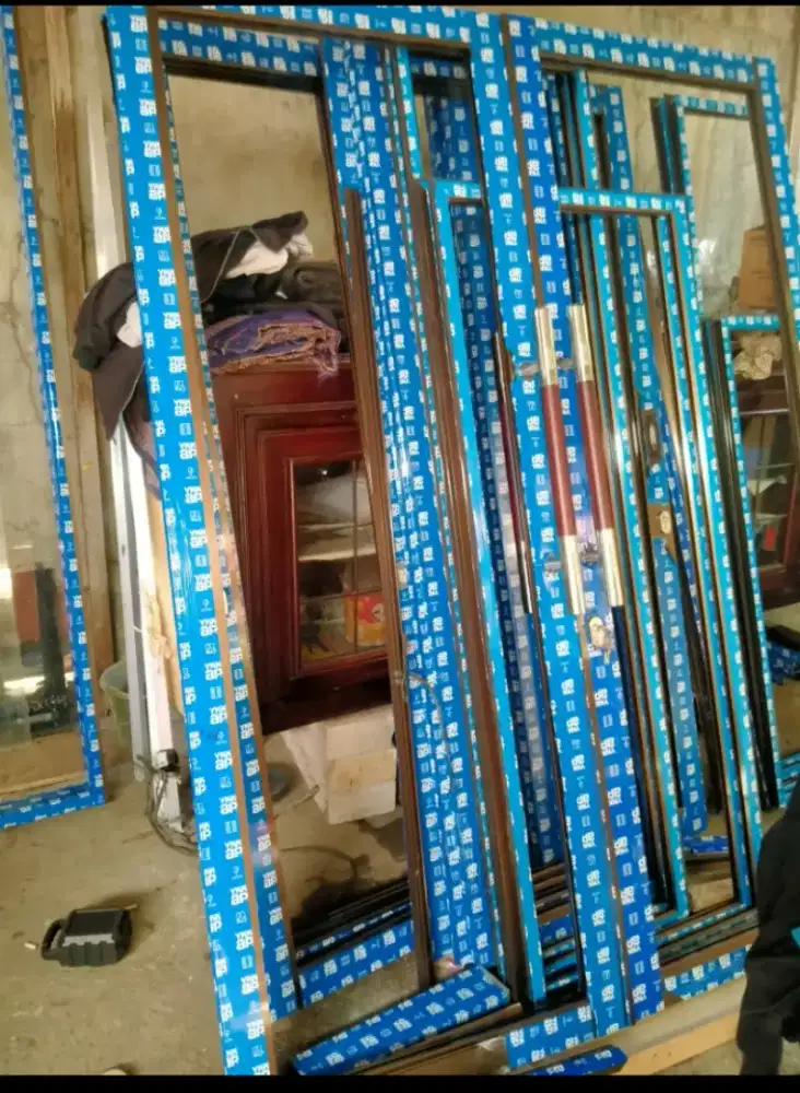 Kusen pintu aluminium