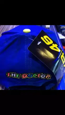 Uniqlo apparel Topi vr46 x motogp