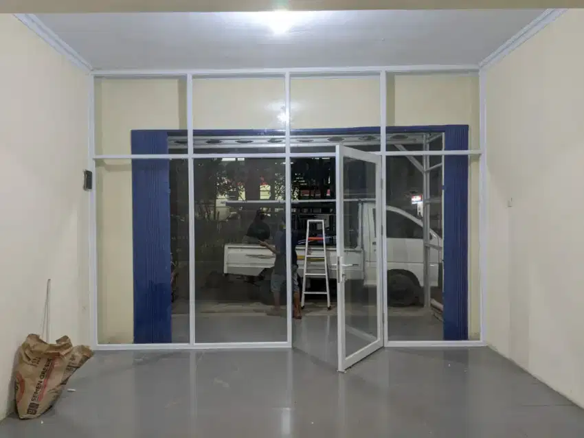 Pasang partisi ,pintu ,jendela ,almunium kaca