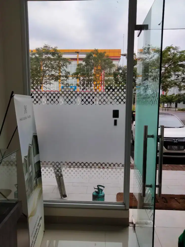 Pemasangan sticker sunblast dan kaca film