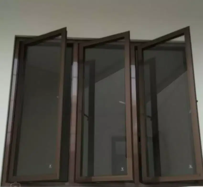 Jendela lipat aluminium
