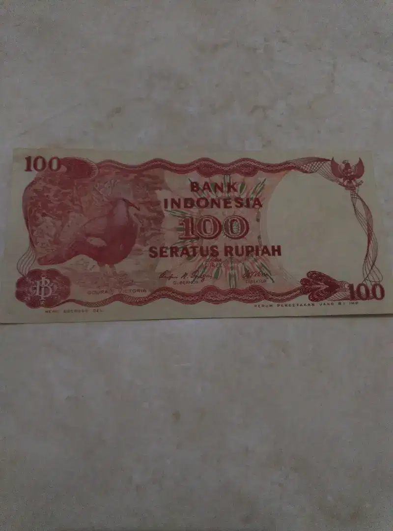 Uang kertas 100