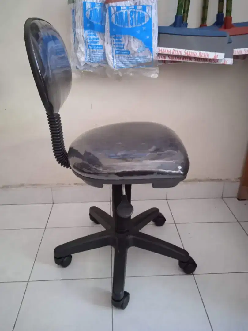 Kursi Kantor Tanpa Sandaran Tangan Murah