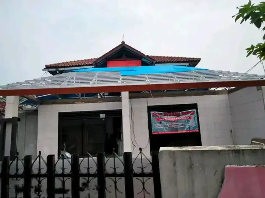 Bongkar rangka kayu atap rumah