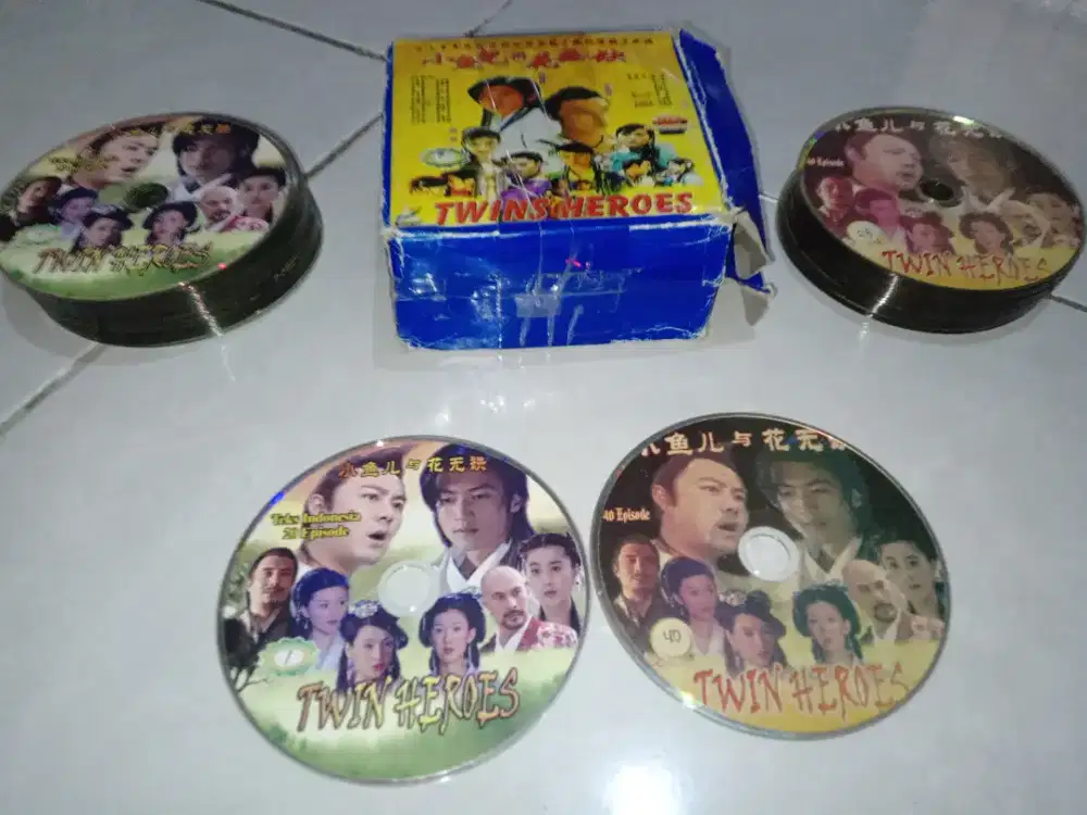 Koleksi vcd seri judul twins heroes, ada 40pcs,kondisi ok, bisa nego