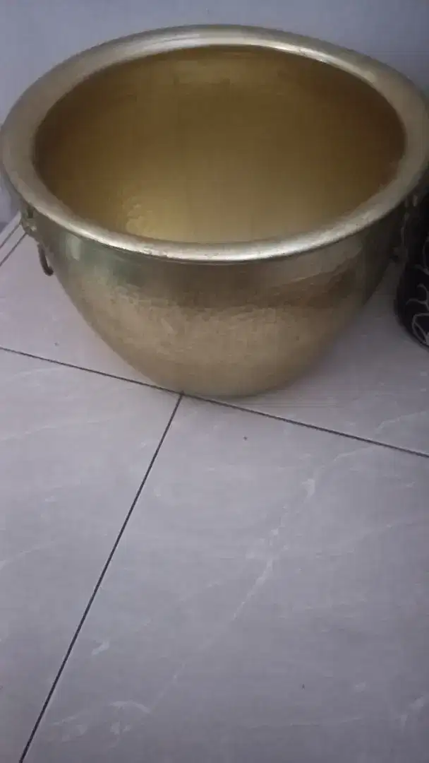 Barang antik pajangan kuningan