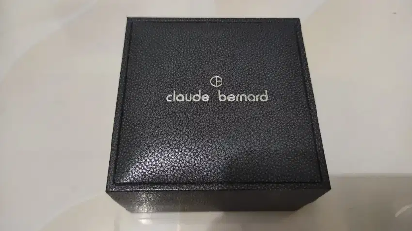 Kotak jam tangan Claude bernard