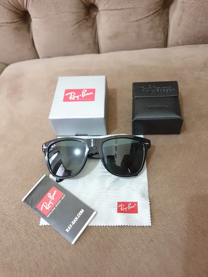 New .authentic kacamata .sunglases ray -ban lipat hitam