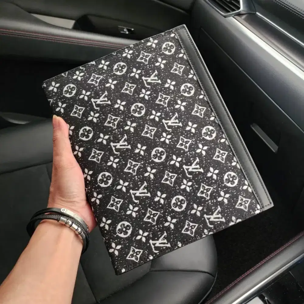 CLUTCH LOUIS VUITTON JEANS IMPORT