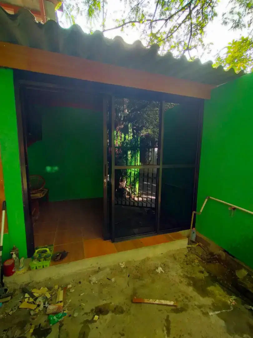 Sekat kaca ruangan pintu kaca kusen almunium