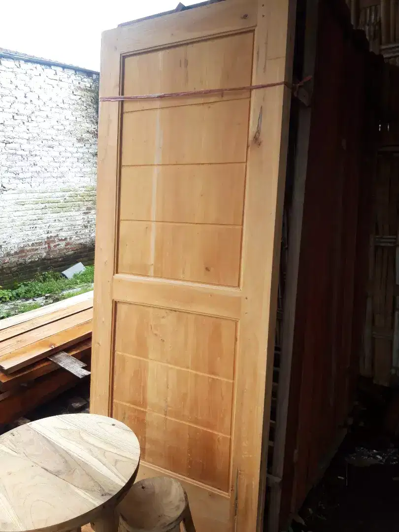 Pintu kamar meja siswa siswi
