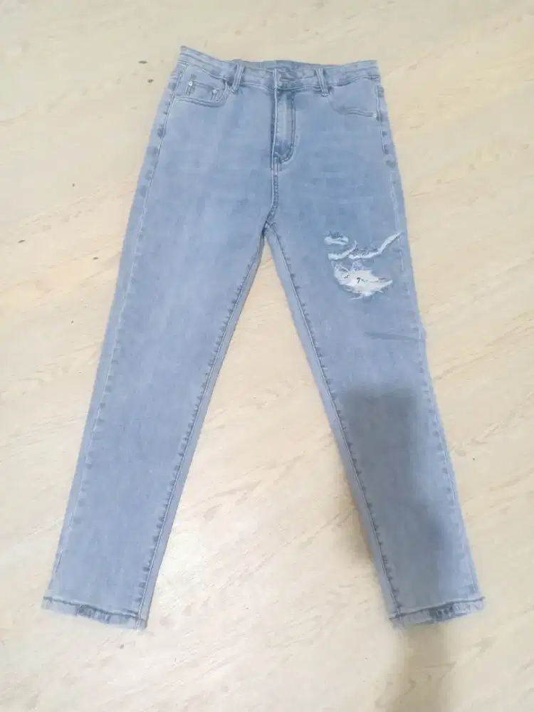 Celana jeans import bisa pakai sd size xxl HB : 240.000 HJ : 200.000