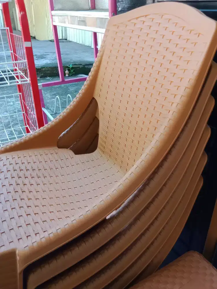 KURSI PLASTIK NAPOLLY 221 PAS BUAT SANTAI