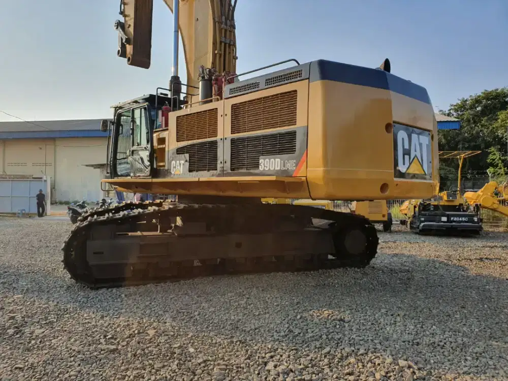 JUAL CATERPILLAR 390D ALAT BERAT  EXCAVATOR 2012