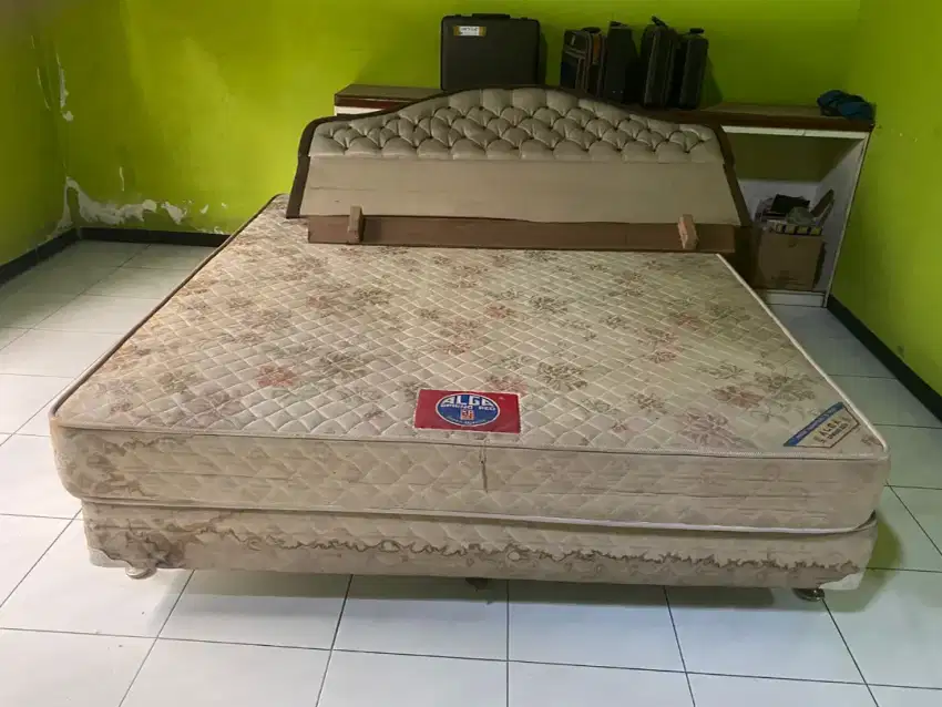 Tempat tidur + Kasur ALGA uk.jumbo, nego