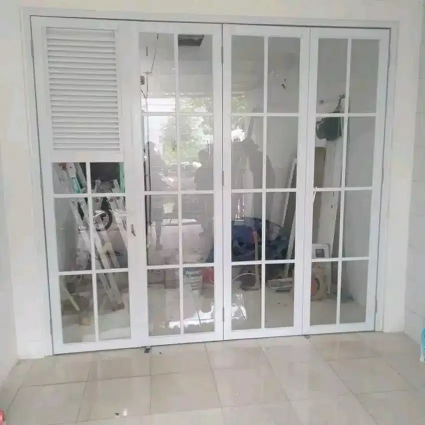 Pintu kaca dan kaca kusen aluminium