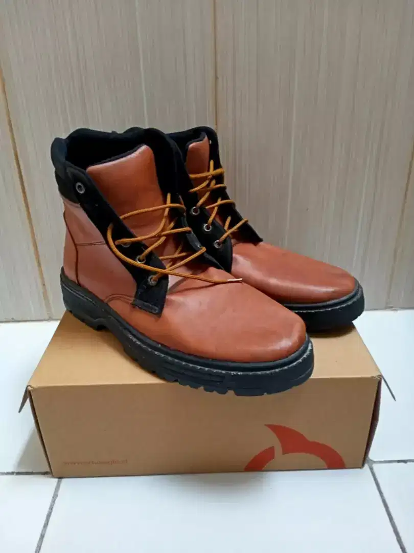 Sepatu Boots. bahan kalep / kulit sintetis.No.42