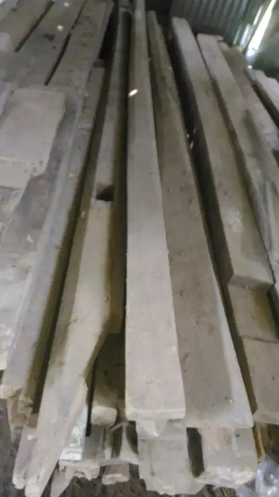 Bantalan ulin dan balok jembatan dan balok jati lawasan