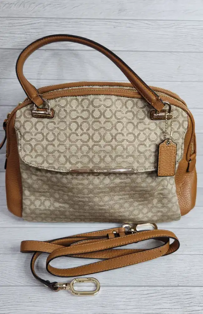 COACH SIGNATURE HANDBAG