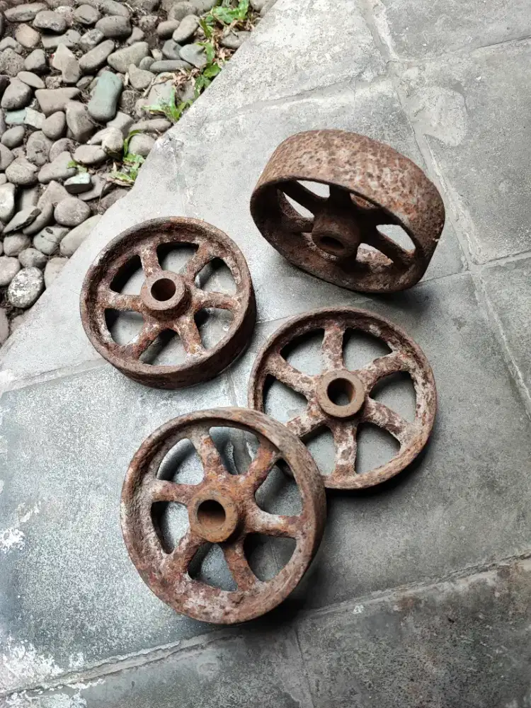 Borongan Roda Besi Antik Bahan Kaki Coffee Table Gaya Industrial