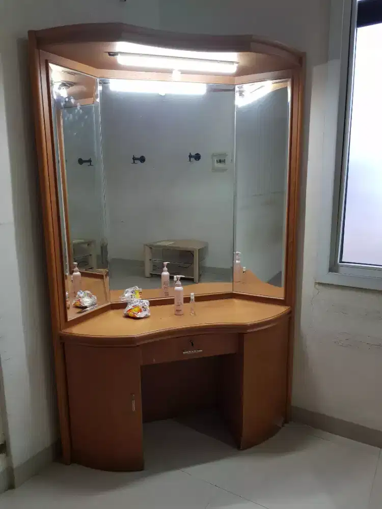 Meja Rias kayu sungkai
