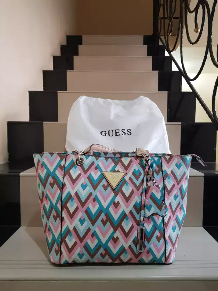 Guess royal oak online tote