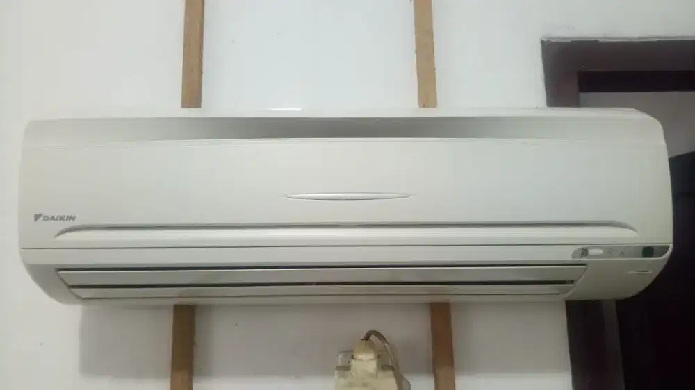 AC second berkualitas merek Daikin Thailand 1/2 pk R32