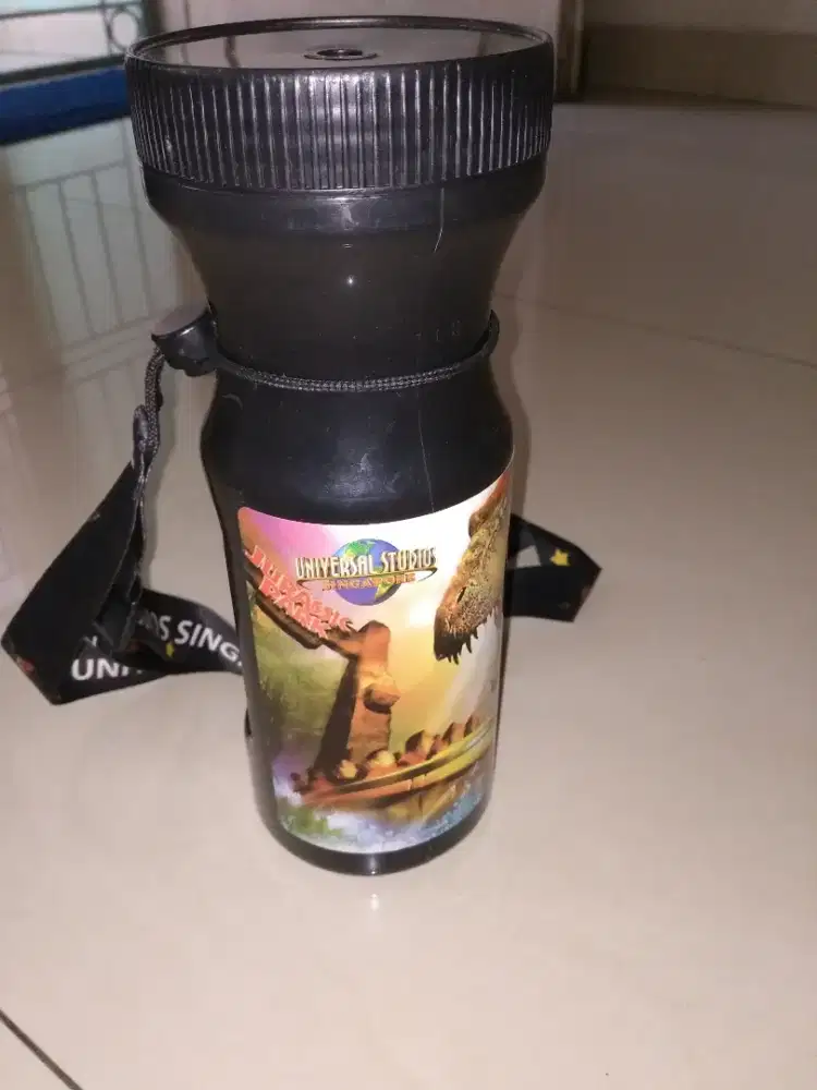 botol air  ex universal studio baru