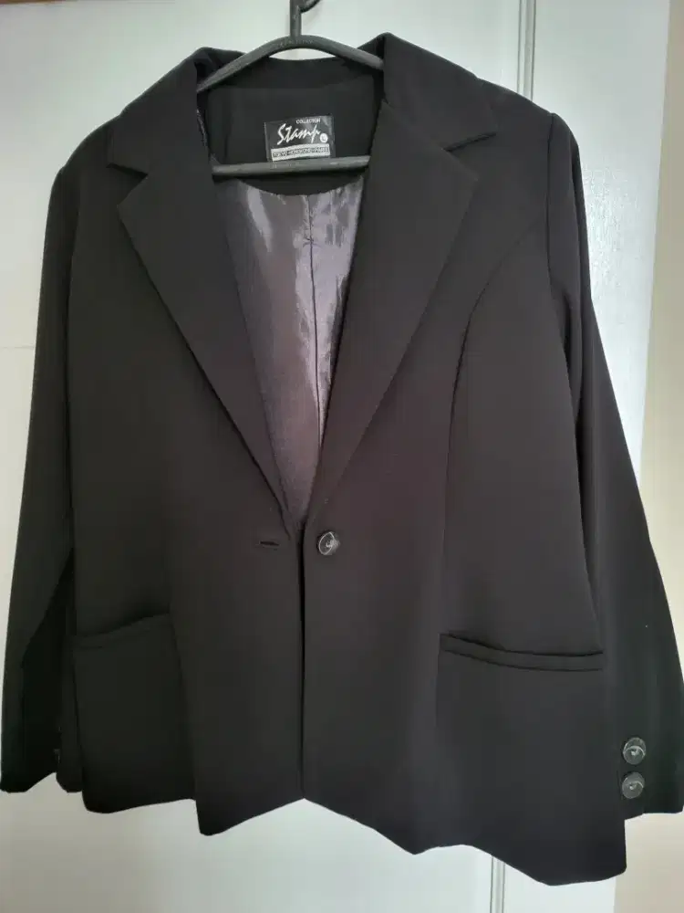 Blazer dan rok wanita kantoran warna hitam