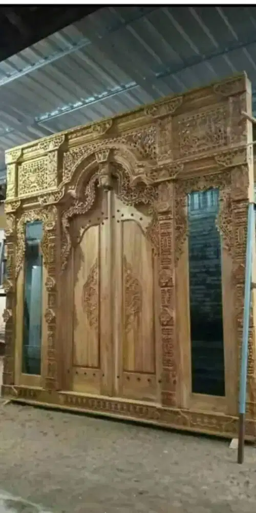 Karya pintu gebyok ukir