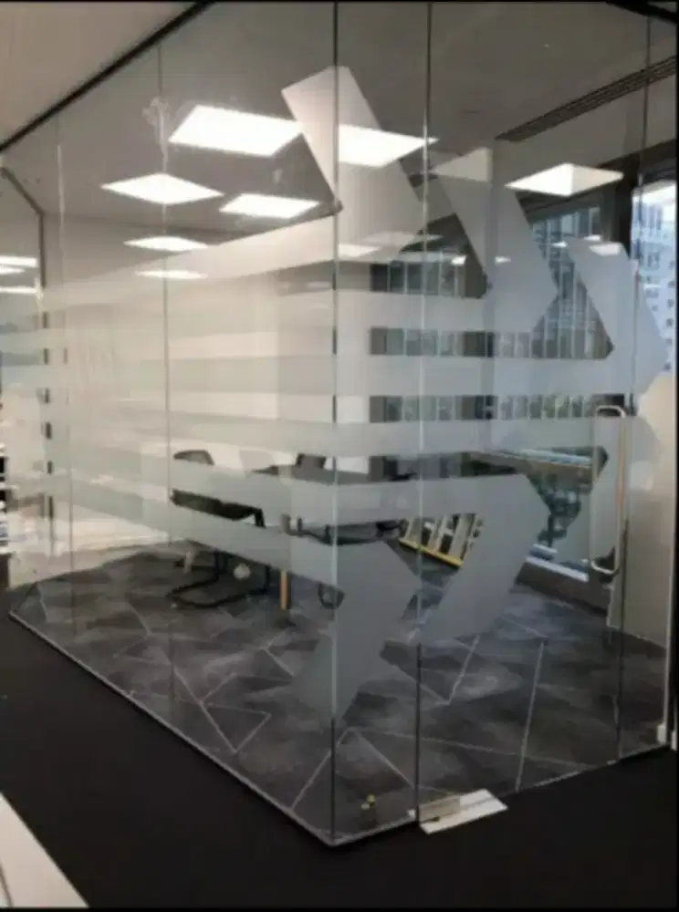 Berikan yang terbaik tampilan kaca rumah dg stiker sanblas& kaca film