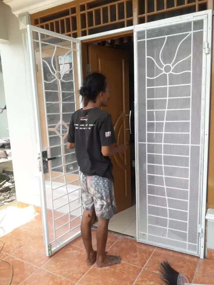 Pintu pengaman pintu teralis ram nyamuk pintu kupu tarung