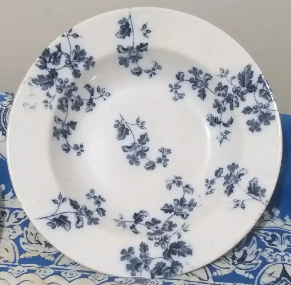 DIJUAL SERIUS 2 PIRING ANTIK ROYAL BONN 1755 BONUS LODOR