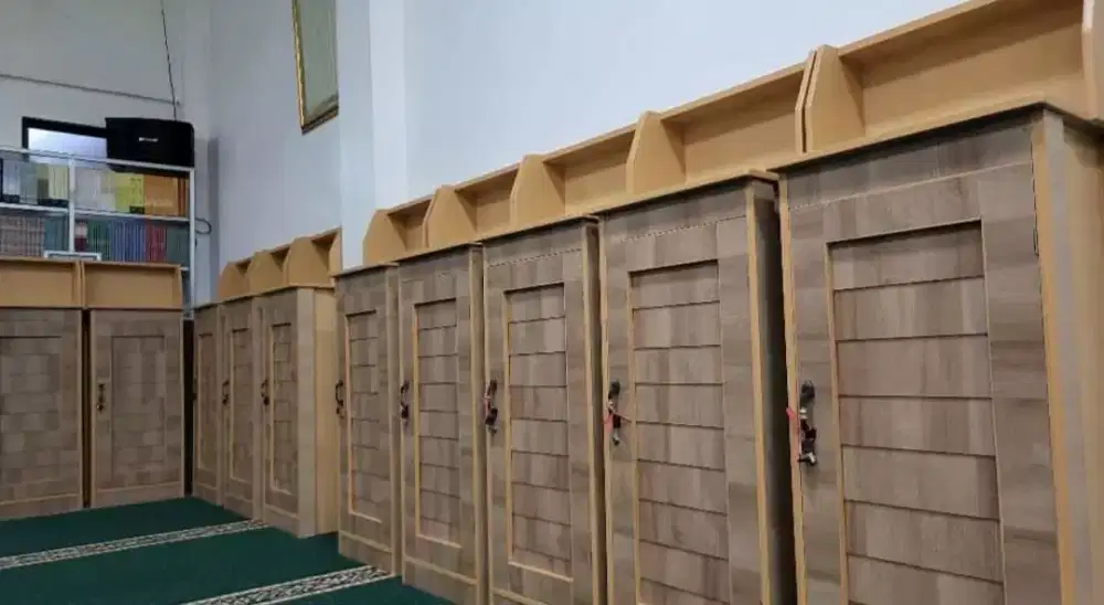 Lemari santri pondok pesantren
