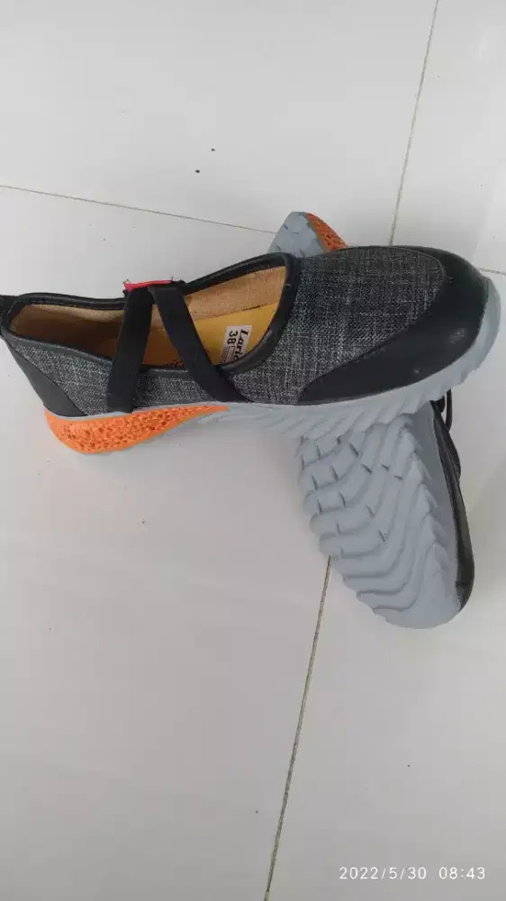Sepatu wanita merk Larichi