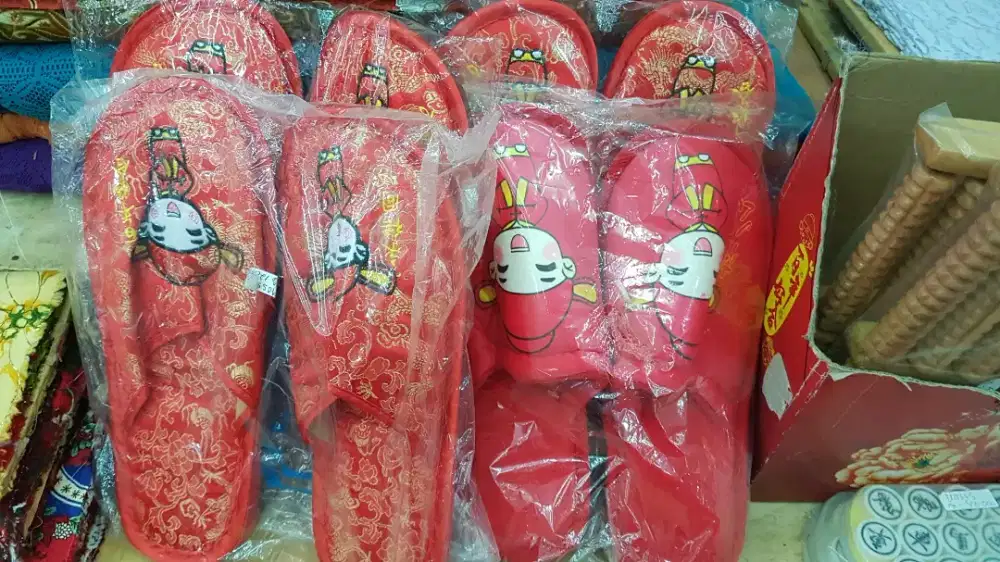 Sandal merah utk seserahan / sangjit