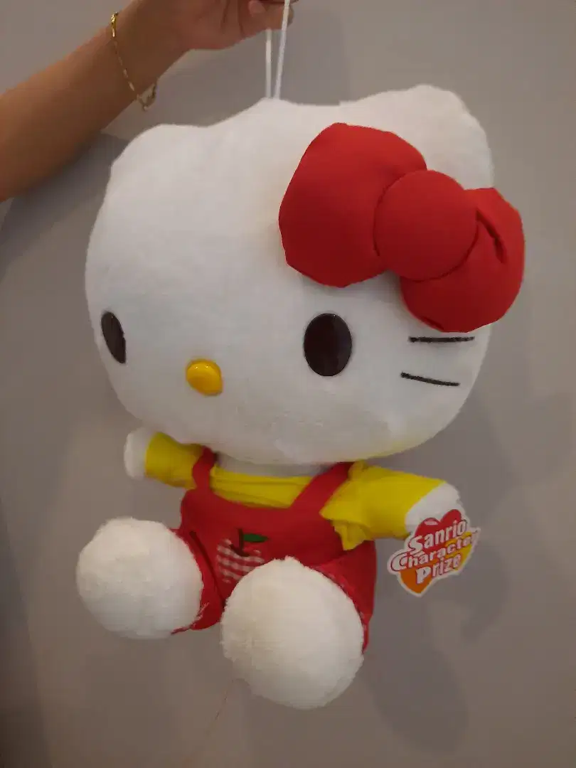 Boneka hello kitty gantung