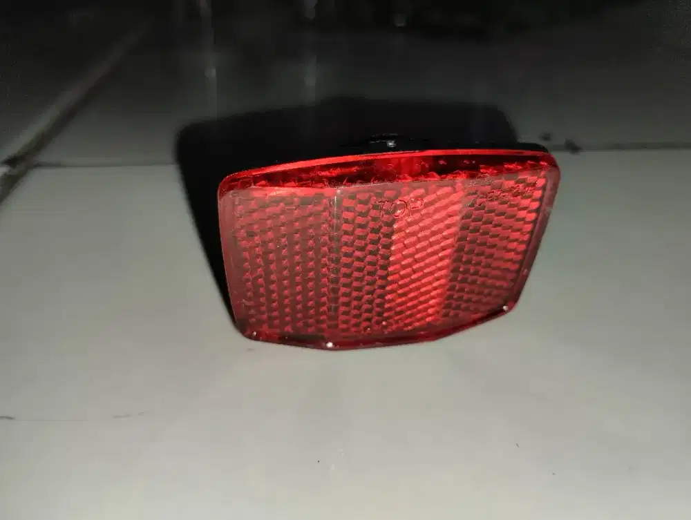 Reflektor seatpost sepeda