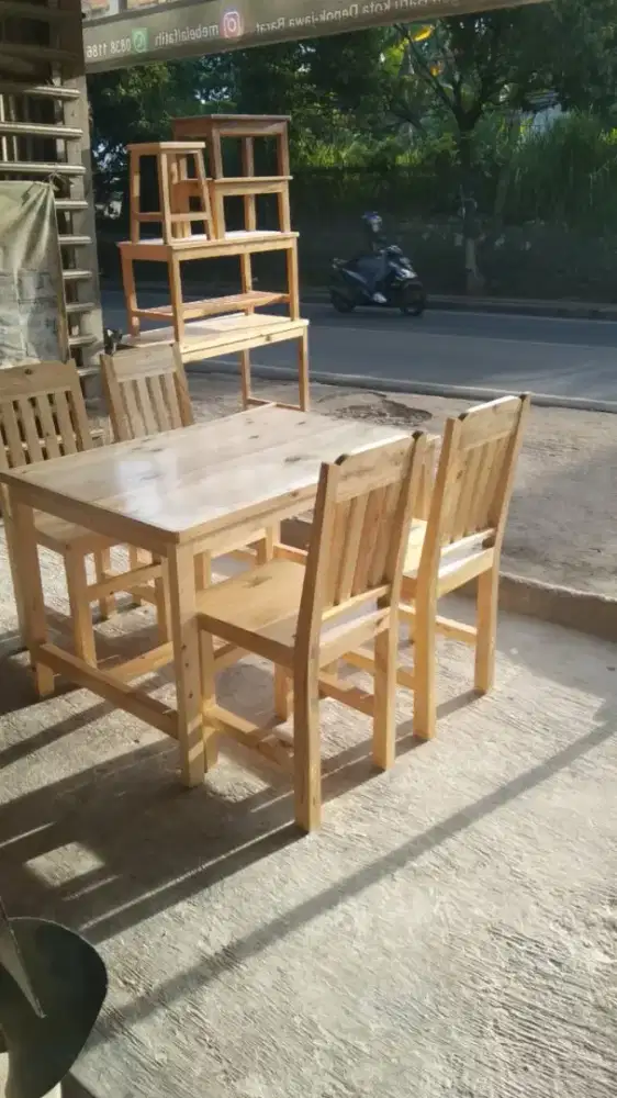 Set meja makan jati Belanda