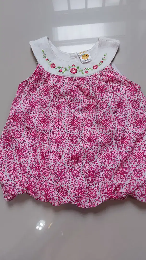 Baju dress bayi pink merk Pleu