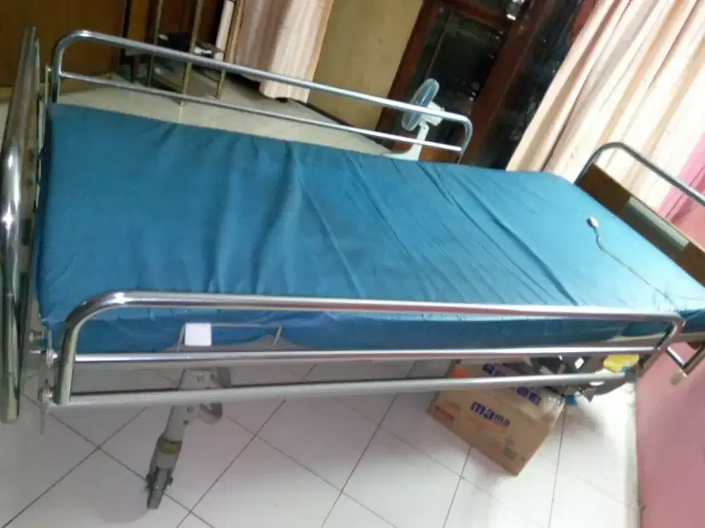 Tempat tidur pasien 3 engkol