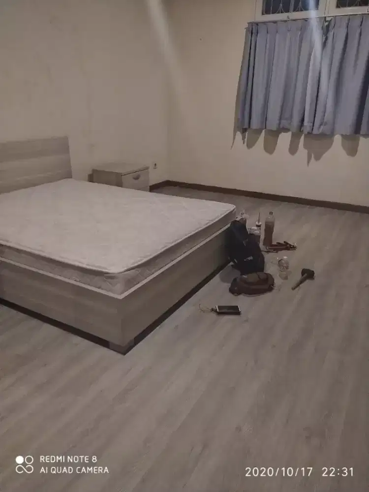 Pemasangan vinyl lantai