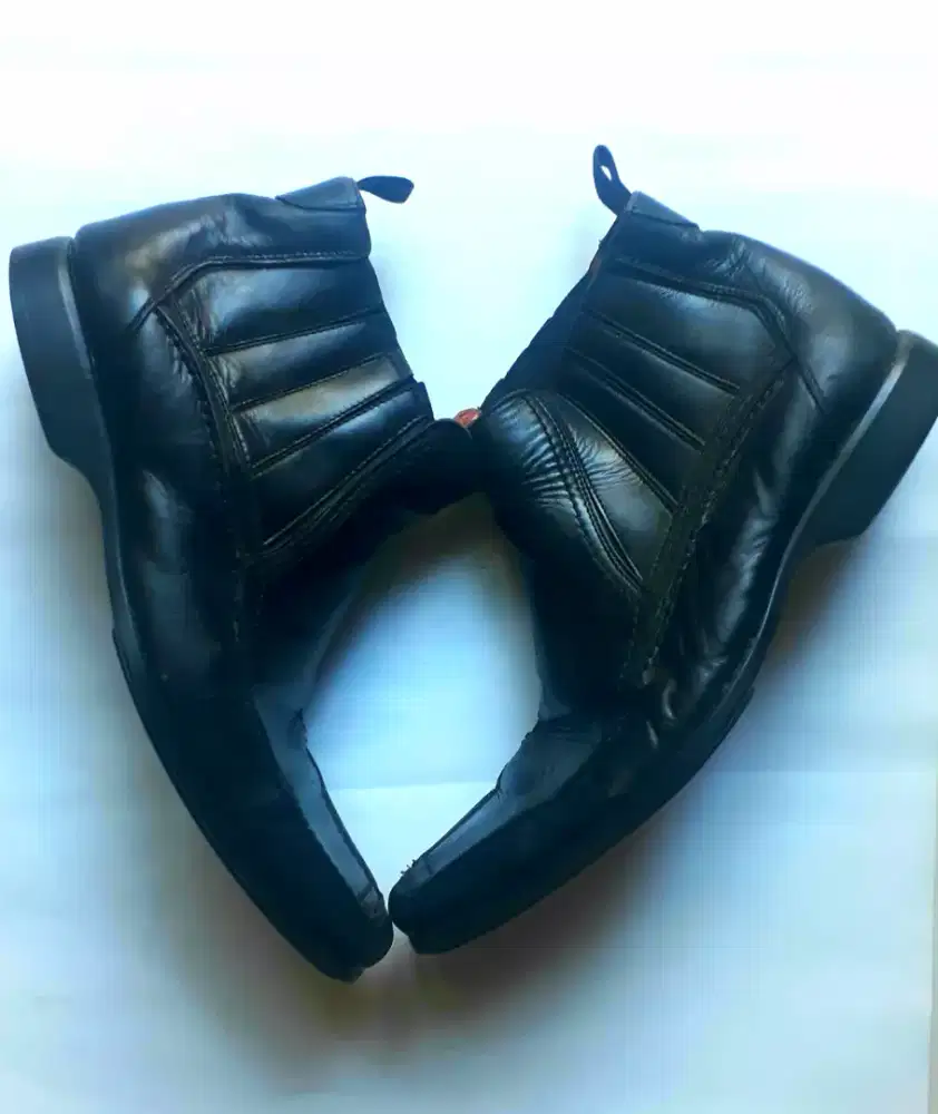 Sepatu pantofel kulit Gomma