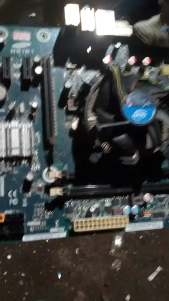 Dibeli komponen mainboard komputer rusak