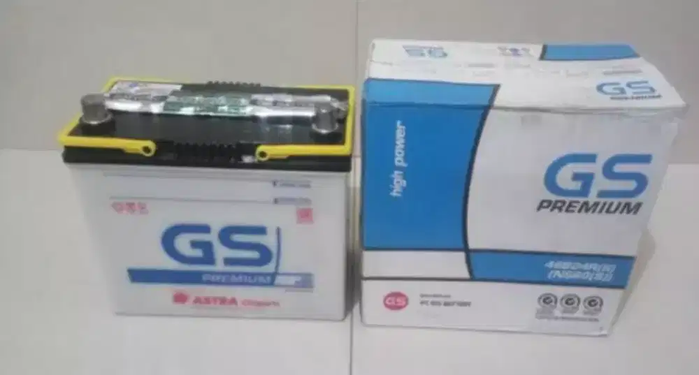 Aki - Accu mobil dan motor, selis, ups. baru dan seken, bergaransi.