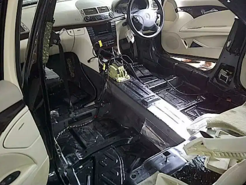 Salon interior cuci karpet dasar ganti peredam mobil bekas kebanjiran\